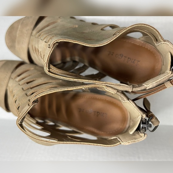 Indigo Rd Perky faux leather Caged Stacked Heel Sandal Sz 10 like new! - Picture 4 of 8